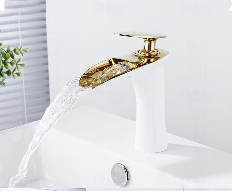 Rubinetto moderno a cascata per bagno, miscelatore in ottone, acqua calda e fredda disponibile, rubinetteria cromata G 3/8 | Leroy Merlin