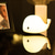 abordables Veilleuses pour chambre d&#039;enfant-Mignon baleine veilleuse tactile changement de couleur atmosphère lampe de nuit chambre décoration de la maison enfants cadeau d&#039;anniversaire usb rechargeable