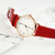 voordelige Quartz-horloges-Moederdag cadeau voor vrouwen horloge luxe casual kwarts legering horloge dames mode stijlvolle roestvrijstalen wijzerplaat casual armband leer polshorloge