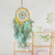 preiswerte Traumfänger-grüner Traumfänger handgefertigtes Geschenk Federhaken Blume Windspiel Ornament Wandbehang Dekor Kunst Boho-Stil 16x65cm/6.3&#039;&#039;x23.6&#039;&#039;