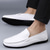 abordables Mocasines casuales-Mocasines blancos de piel sintética para hombre: zapatos de conducción informales sin cordones para uso profesional y de verano.