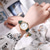 baratos Relógios Quartz-Presente para o Dia das Mães para Mulheres Relógio de Quartzo com Movimento Japonês Facil de Ler Números Árabes Mostrador Simples Pulseira de Couro PU Relógio Feminino