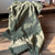 voordelige thuis-groene linnen deken met franjes voor bank/bed/bank/cadeau, natuurlijk gewassen vlas effen kleur zacht ademend gezellige boerderij boho interieur