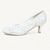 billiga Bröllopsgäst-Svarta pumps med kitten heel i spets, spetsig tå och transparent blommigt nät, eleganta finskor för bröllop, cocktailpartyn och kvällsevenemang.