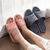 baratos Utensílios de Casa de Banho-chinelos para mulheres homens massagem nos pés fascite plantar sliders casa sandálias femininas sapatos de banho antiderrapante de secagem rápida piscina slides massagem chinelos sapatos sandálias