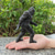 tanie Zabawki nowinkowe i żartobliwe-1 szt. Dzika miniaturowa figurka imitacja prymitywnego człowieka małpy, dekoracje wnętrz domowych, dekoracje ogrodowe na patio, ozdoby komputerowe, dekoracje tortów na Halloween, prezent na Boże