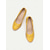 billige 1950-talls retro-gule vintage-inspirerte kvinners hæler med brogue-detaljer, chunky hæl og slip-on design, perfekt for arbeidsklær og spesielle anledninger