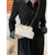 preiswerte Clutches &amp; Taschen für die Abendgarderobe-Vintage Clutch mit Perlenbesatz – elegante Abendhandtasche für Damen mit goldenem Rahmen und Kettenriemen für Hochzeiten, Partys und formelle Anlässe Schwarz Weiß Khaki
