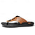 abordables Sandalias de Vacaciones-Chanclas contemporáneas de piel sintética color tostado para hombre con doble corte y correas ajustables: calzado versátil para la comodidad diaria.