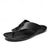 abordables Sandalias de Vacaciones-Chanclas contemporáneas de piel sintética color tostado para hombre con doble corte y correas ajustables: calzado versátil para la comodidad diaria.