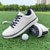billige Herresko til golf-hvite og svarte ytelsesgolfsneakers for menn, slitesterk mikrofiberkonstruksjon, ideell for hverdagsgolfere