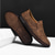 billiga Slip-On vardagsskor-slip-on loafers i beige mocka för män – handgjorda mockasinskor för vardagsbruk