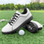billige Herresko til golf-hvite og svarte ytelsesgolfsneakers for menn, slitesterk mikrofiberkonstruksjon, ideell for hverdagsgolfere