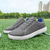 billige Herresko til golf-hvite og svarte ytelsesgolfsneakers for menn, slitesterk mikrofiberkonstruksjon, ideell for hverdagsgolfere