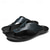 abordables Sandalias de Vacaciones-Chanclas contemporáneas de piel sintética color tostado para hombre con doble corte y correas ajustables: calzado versátil para la comodidad diaria.