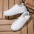 billiga Vardagssneakers-vita sneakers för män - konstlädermaterial med gulddetaljer, snygg design för dagligt bruk och vardagliga evenemang