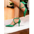 abordables cóctel-Tacones de satén verde con punta puntiaguda y tiras cruzadas para mujer: un look atrevido para cócteles y ocasiones glamurosas.