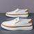 abordables Chaussures Décontractées Slip-On-Baskets blanches à enfiler pour homme avec détails en PU – chaussures légères et tendance pour le streetwear, les voyages et les tenues décontractées