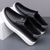 abordables Chaussures Décontractées Slip-On-Baskets blanches à enfiler pour homme avec détails en PU – chaussures légères et tendance pour le streetwear, les voyages et les tenues décontractées