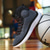 abordables Baskets Décontractées-Baskets de basket montantes rouges et blanches pour hommes avec absorption des chocs – confort et durabilité haut de gamme pour des performances sportives