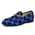 abordables Mocasines-Mocasines de terciopelo azul bordado con detalle metálico para hombre: elegantes zapatos de fiesta de graduación.