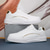 billiga Vardagssneakers-vita sneakers för män - konstlädermaterial med gulddetaljer, snygg design för dagligt bruk och vardagliga evenemang