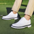 economico Scarpe da Golf da Uomo-scarpe da golf classiche da uomo in bianco e nero con tomaia in similpelle - design versatile per il golf e l'abbigliamento casual