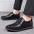 economico Scarpe Casual con Lacci-Sneakers da uomo in similpelle nere e bianche dal design sportivo: calzature comode e alla moda per giornate casual, viaggi e gite del fine settimana