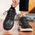 billige Uformelle joggesko-herresneakers blå strikkede snøresko med stilig design og polstret såle for turgåing, løping og hverdagsbruk