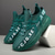 preiswerte Herren Laufschuhe-Grüne Herren-Laufschuhe mit auffälligem Schriftzug – bequem, leicht, ideal zum Laufen, fürs Fitnessstudio und für einen aktiven Lebensstil.