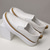 baratos Sapatos Casuais Slip-On-sapatos masculinos slip-on de couro sintético branco com detalhes em marrom – calçados casuais elegantes e confortáveis para uso diário e ocasiões descontraídas