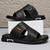 ieftine Sandale de vacanță-Sandale slip-on maro pentru bărbați, cu decupaje, din piele ecologică moale, de vară, pentru confort în interior, treburi de weekend și utilizare casual în aer liber