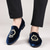 abordables Mocassins-Mocassins en velours bordeaux pour homme avec écusson brodé – chaussures de soirée à enfiler pour mariages, banquets et occasions festives