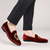 abordables Mocassins-Mocassins en velours bordeaux pour homme avec écusson brodé – chaussures de soirée à enfiler pour mariages, banquets et occasions festives