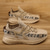 preiswerte Herren Laufschuhe-Grüne Herren-Laufschuhe mit auffälligem Schriftzug – bequem, leicht, ideal zum Laufen, fürs Fitnessstudio und für einen aktiven Lebensstil.