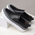 baratos Sapatos Casuais Slip-On-sapatos masculinos slip-on de couro sintético branco com detalhes em marrom – calçados casuais elegantes e confortáveis para uso diário e ocasiões descontraídas