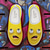 billiga Slip-On vardagsskor-Blåa slip-on-sneakers i ventilerande mesh med roligt tecknat ansiktstryck för män – lätta, avslappnade sportskor för promenader, resor och vardagsbruk