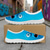 billiga Slip-On vardagsskor-Blåa slip-on-sneakers i ventilerande mesh med roligt tecknat ansiktstryck för män – lätta, avslappnade sportskor för promenader, resor och vardagsbruk