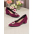 abordables Zapatos de salón de tacón ancho-Zapatos de tacón de bloque de ante burdeos para mujer con hebilla de diamantes de imitación: elegantes zapatos de vestir de estilo retro para mujer, ideales para la oficina, bodas y fiestas.