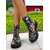 abordables Botas de combate-Botas de combate negras con estampado floral para mujer: cierre con cordones, cremallera lateral y suela gruesa con tacos. Calzado elegante para uso casual y festivalero.