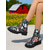 abordables Botas de combate-Botas de combate negras con estampado floral para mujer: cierre con cordones, cremallera lateral y suela gruesa con tacos. Calzado elegante para uso casual y festivalero.