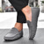 billige Casual loafers-Herre En pedal Retro Store størrelser Gange Fritid Daglig PU Bekvem Knehøye støvler Tøfler Rødbrun Svart Gul