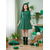 voordelige St. Patrick&amp;#39;s Day-Dameslaarsjes van bosgroen fluweel met vetersluiting – elegante laarsjes met kittenhak en strikdetail voor St. Patrick's Day en winterfestivals.