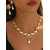 abordables Boda ACC-Conjunto de collar y aretes de perlas de imitación de aleación para mujer, colores dorado y plateado, diseño elegante con detalles de cristal, perfecto para bodas y cenas formales.
