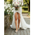 baratos noiva-Sapatilhas femininas florais cor champanhe com acabamento texturizado, sapatos de noiva elegantes para casamento ao ar livre em jardim.