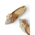 baratos noiva-Sapatilhas femininas florais cor champanhe com acabamento texturizado, sapatos de noiva elegantes para casamento ao ar livre em jardim.