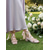 abordables Demoiselle d&amp;#39;honneur-Escarpins de mariée élégants en satin rose pour femme, ornés de fleurs – parfaits pour les mariages champêtres, chaussures de demoiselles d'honneur avec brides en ruban et petits talons carrés.