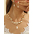 abordables Boda ACC-Conjunto de collar y aretes de perlas de imitación de aleación para mujer, colores dorado y plateado, diseño elegante con detalles de cristal, perfecto para bodas y cenas formales.
