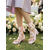abordables Demoiselle d&amp;#39;honneur-Escarpins de mariée élégants en satin rose pour femme, ornés de fleurs – parfaits pour les mariages champêtres, chaussures de demoiselles d'honneur avec brides en ruban et petits talons carrés.