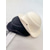 abordables Boda ACC-Sombrero de fieltro de lana para mujer, opciones de color blanco y negro, estilo elegante con decoración de botones dorados, perfecto para bodas y banquetes.